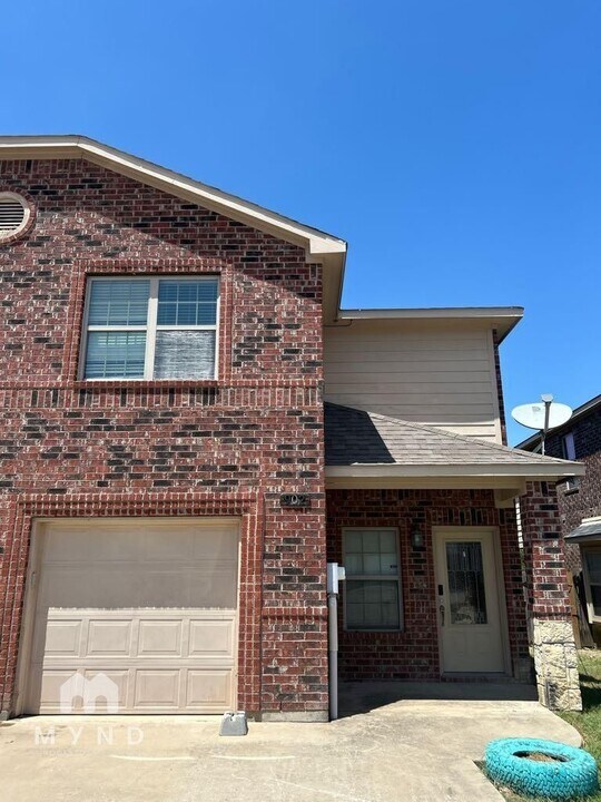 902 Parkplace Rdg in Princeton, TX - Building Photo