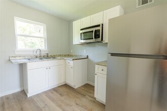 1020 5th Ave N in Texas City, TX - Building Photo - Building Photo