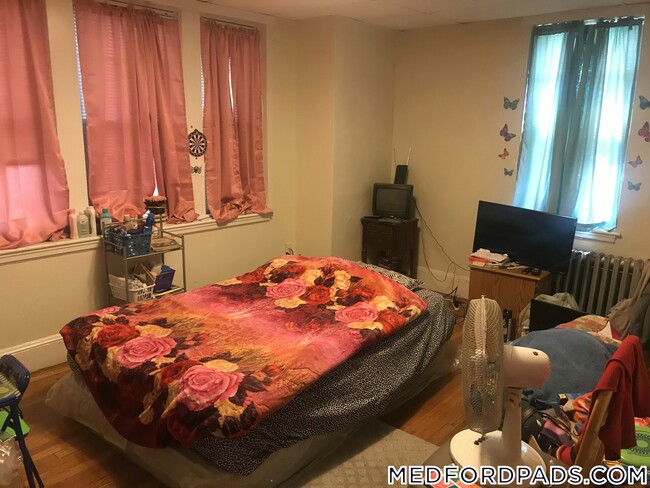 53 Fellsway W, Unit 9 in Medford, MA - Foto de edificio - Building Photo