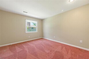 117 Roane Dr in Hampton, VA - Building Photo