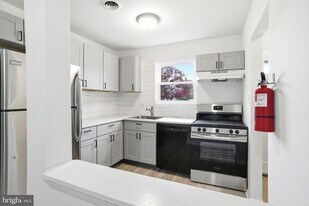 1137 Kaye Ct in Burlington, NJ - Building Photo