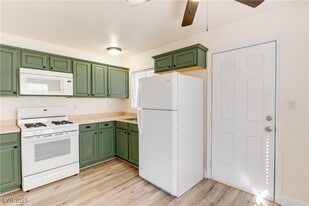 407 Republic St in Henderson, NV - Building Photo