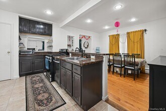 13 Herbert Ave in Port Washington, NY - Building Photo - Building Photo