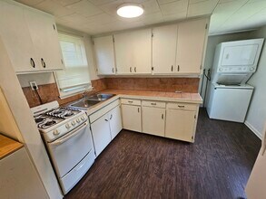 305 1st Ave SE in Geneva, MN - Foto de edificio - Building Photo