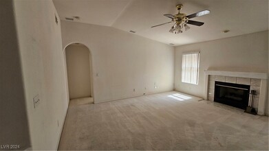 5444 Desert Paradise Dr in Las Vegas, NV - Building Photo - Building Photo