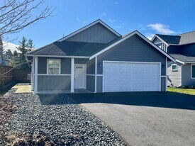 717 E St in Blaine, WA - Building Photo