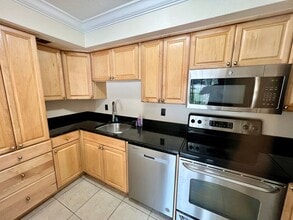 631 N Orange Ave in Sarasota, FL - Building Photo - Building Photo