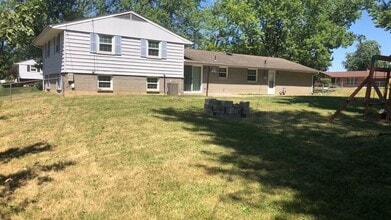 6948 Michelle Pl in Englewood, OH - Building Photo - Building Photo