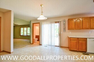4741 Coachlight Dr in West Des Moines, IA - Building Photo - Building Photo