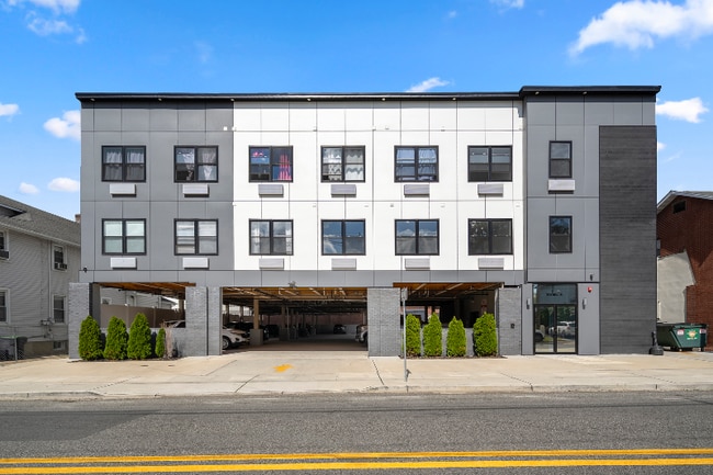 51 E Main St