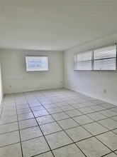 950 Biarritz Dr in Miami Beach, FL - Building Photo - Building Photo