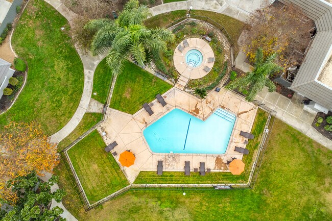 WESTWOOD VILLAGE in Manteca, CA - Foto de edificio - Building Photo