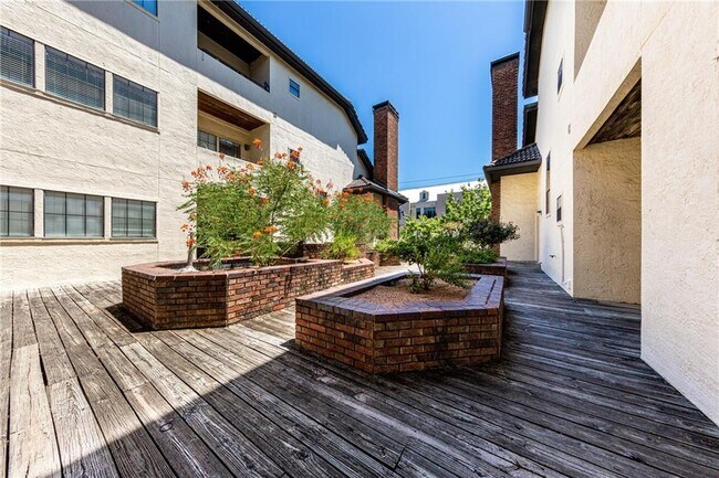 3001 Cedar, Unit 306 in Austin, TX - Building Photo - Building Photo