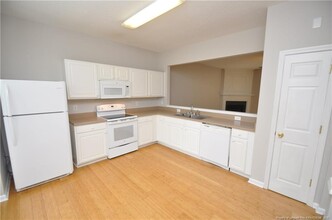 404 Canyon Lake Cir in Morrisville, NC - Foto de edificio - Building Photo