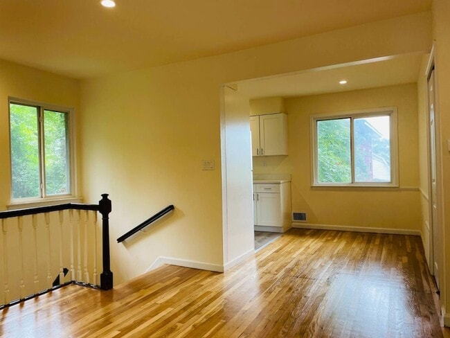 26 Elm Ave in Glen Cove, NY - Building Photo - Building Photo