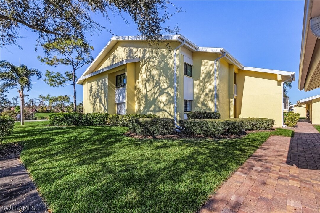 15676 Carriedale Ln in Ft. Myers, FL - Foto de edificio