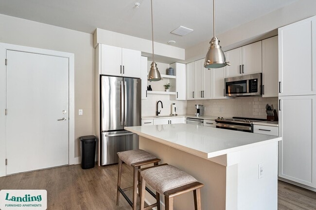 300 E Broad St, Unit 350 in Savannah, GA - Foto de edificio - Building Photo