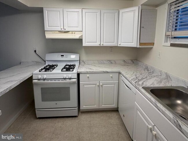 5485 Harpers Farm Rd in Columbia, MD - Building Photo - Building Photo
