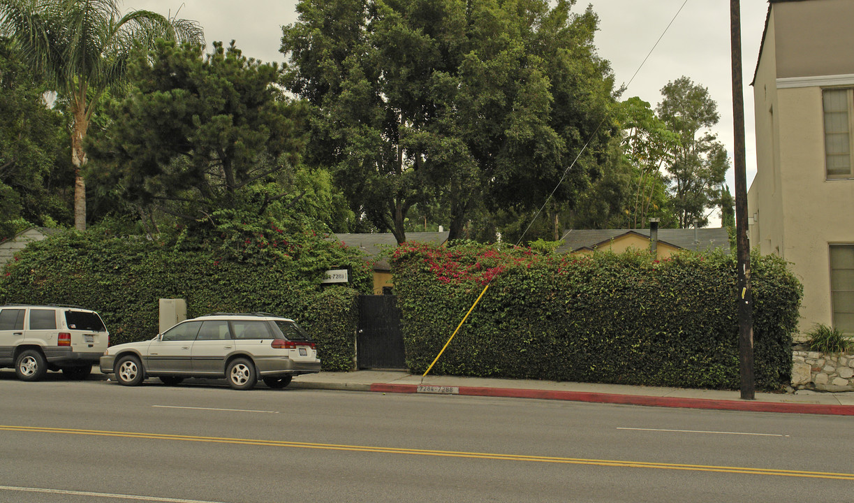 7284 Fountain Ave in Los Angeles, CA - Building Photo