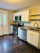 215 Robinwood Ave in Nashville, TN - Building Photo - Building Photo