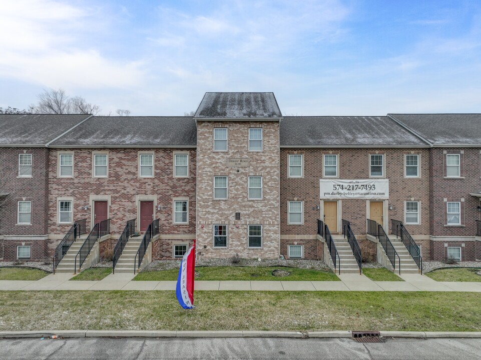 Darby Row in South Bend, IN - Foto de edificio