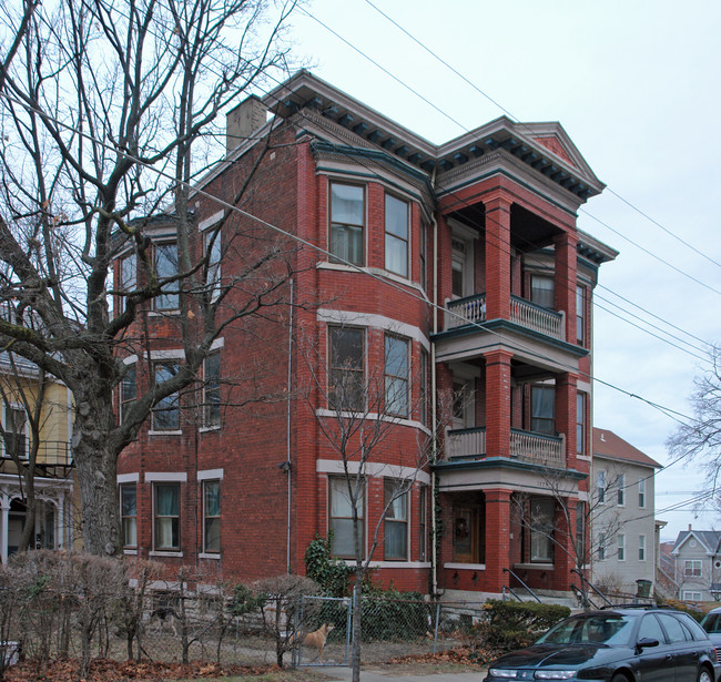 2825 Bellevue Ave in Cincinnati, OH - Building Photo - Building Photo