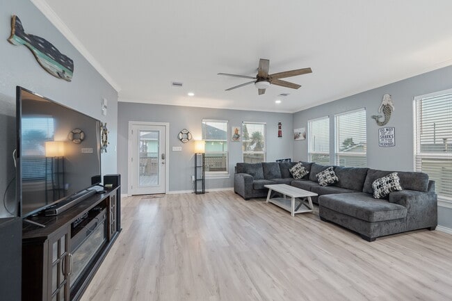 property at 305 Jettyview Rd