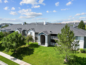 Woodgate at Jordan Landing in West Jordan, UT - Foto de edificio - Building Photo