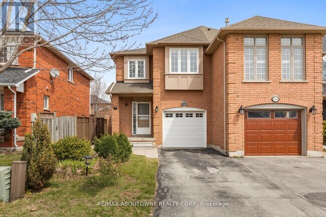 2149 Shorncliffe Blvd in Oakville, ON - Building Photo - Building Photo