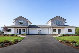 1763 Grant Rd in East Wenatchee, WA - Building Photo