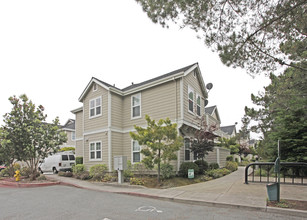 The Miramontes Point Building in Half Moon Bay, CA - Foto de edificio - Building Photo