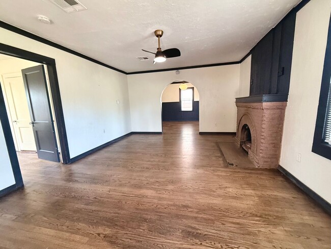 1614 NW 42nd St in Oklahoma City, OK - Foto de edificio - Building Photo