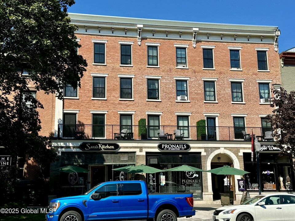 423 Broadway in Saratoga Springs, NY - Building Photo