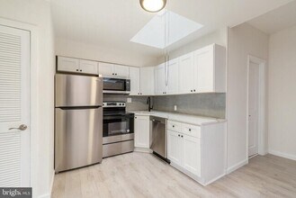 505 Pine St, Unit 3F in Philadelphia, PA - Building Photo - Building Photo