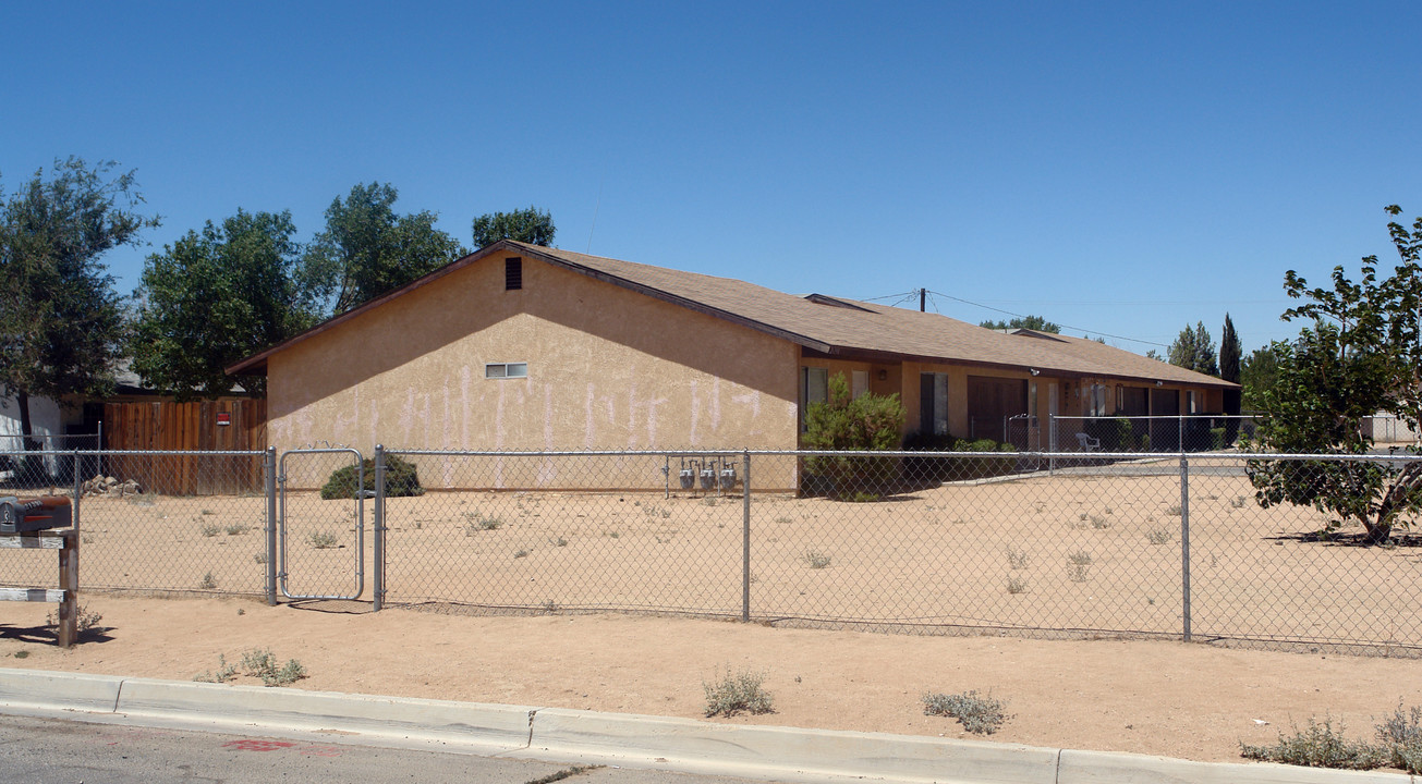 21398 Nisqually Rd in Apple Valley, CA - Building Photo