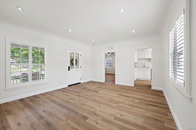 731 N Beachwood Dr in Burbank, CA - Building Photo - Building Photo