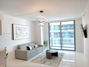 1300 S Miami Ave, Unit 2208 in Miami, FL - Building Photo - Building Photo