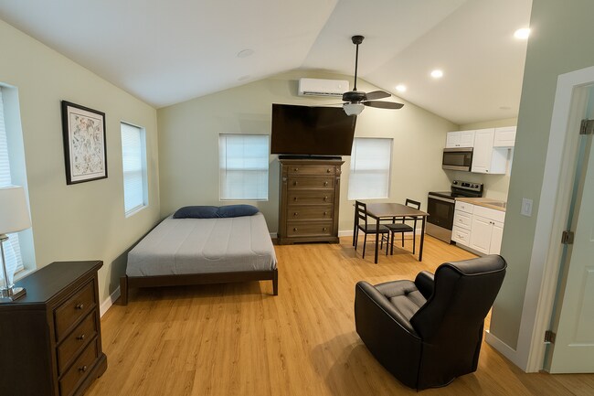 103 Bernice Dr, Unit B