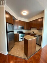 70 Absolute Ave in Mississauga, ON - Building Photo - Building Photo