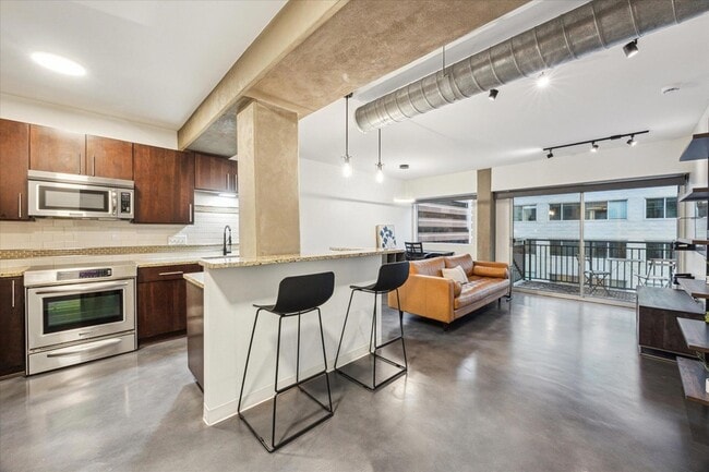 property at 800 Brazos St