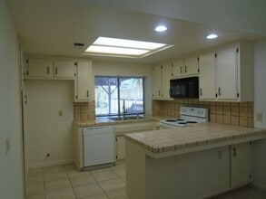 8604 Hassam Dr in Bakersfield, CA - Building Photo - Building Photo