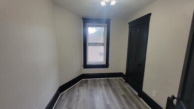 84 Bittman St, Unit UP in Akron, OH - Foto de edificio - Building Photo