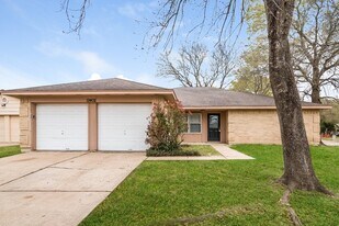 19402 San Gabriel Dr in Houston, TX - Building Photo
