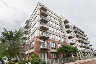 1000 N Kingsbury St in Chicago, IL - Building Photo