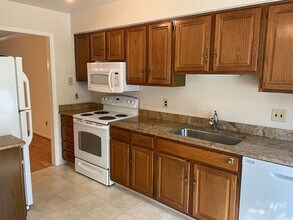 112 Wooden Carriage Dr in Hockessin, DE - Building Photo - Building Photo