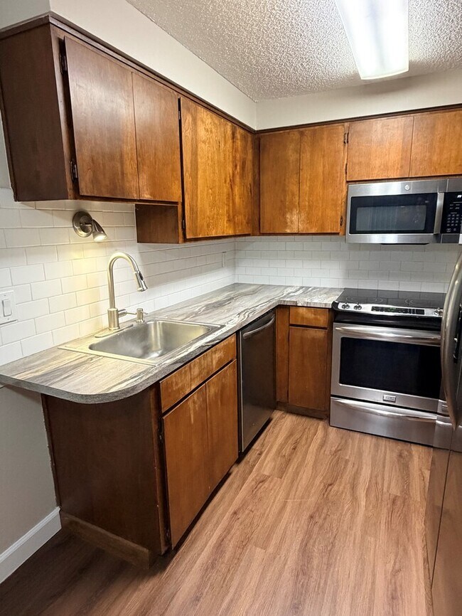 19300 River Rd in Gladstone, OR - Building Photo - Building Photo