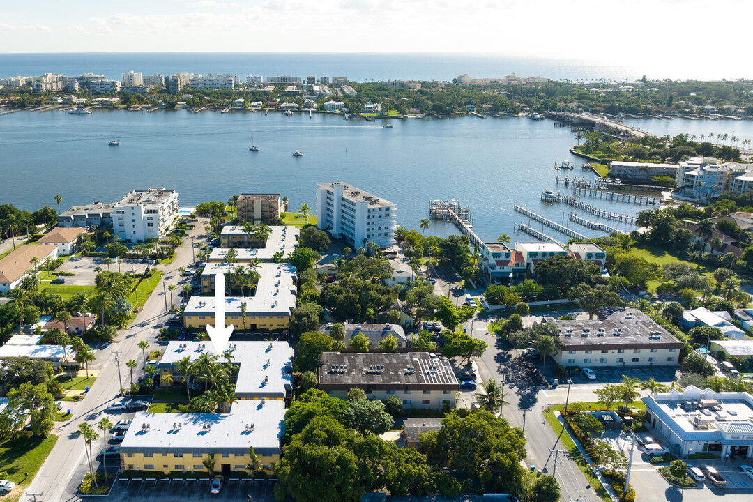 200 Croton Ave in Lantana, FL - Building Photo