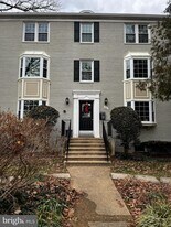 704 S Arlington Mill Dr in Arlington, VA - Building Photo