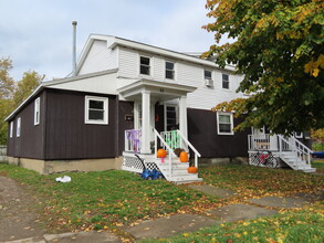 53 E Seneca St in Oswego, NY - Building Photo - Building Photo