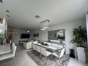 9336 W 34th Ct in Hialeah, FL - Building Photo - Building Photo